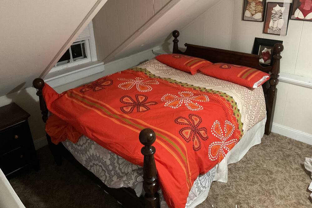 Photo of Bedroom in Colonial Heights
