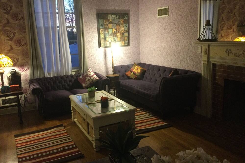 Photo of Livingroom in Colonial Heights