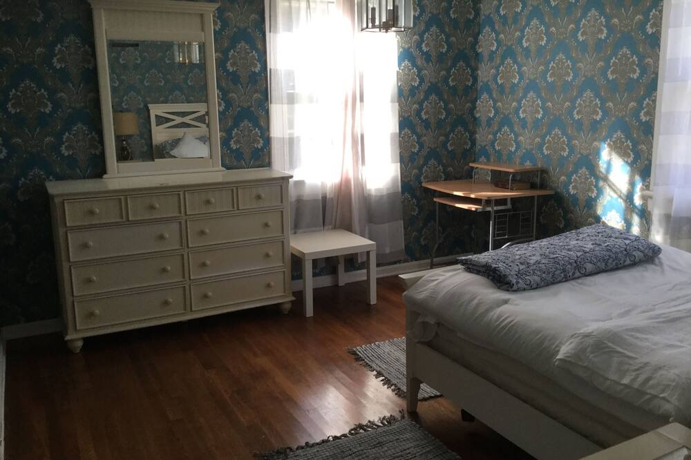 Photo of Bedroom in Colonial Heights