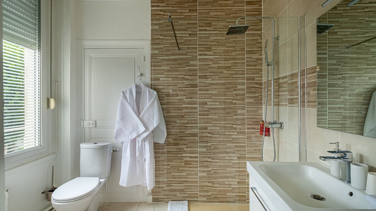 Photo of Bathroom in Cravant-les-Coteaux