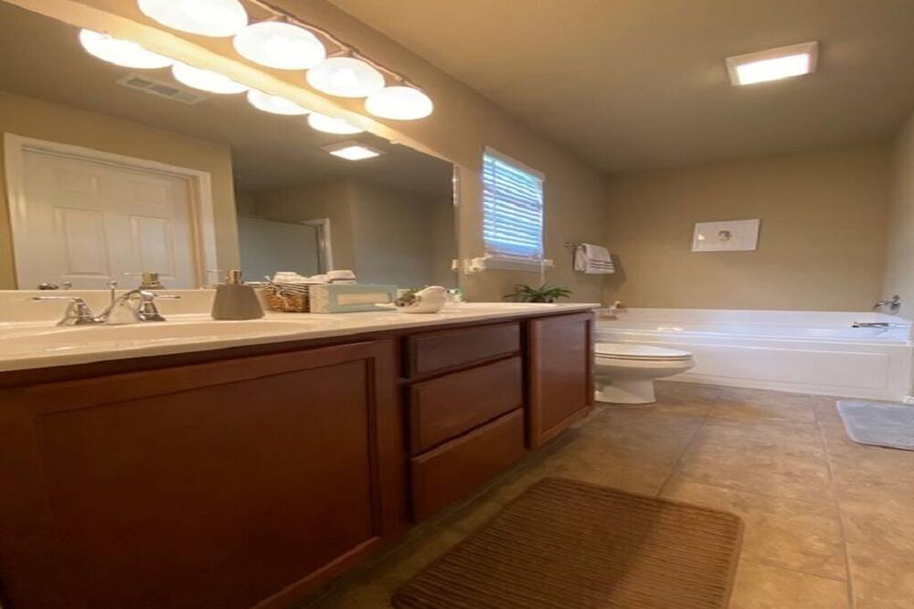 Photo of Bathroom in Shannon Hills