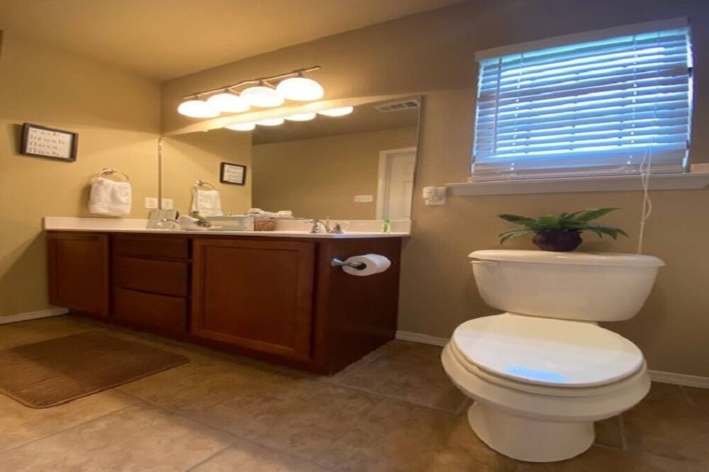 Photo of Bathroom in Shannon Hills