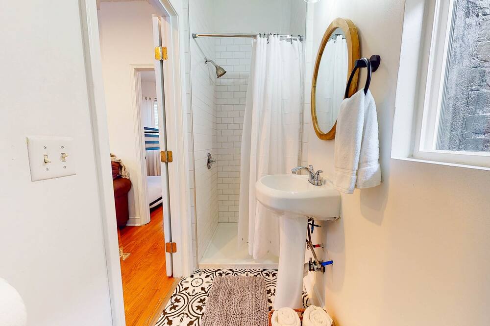 Photo of Bathroom in Smoketown Jackson