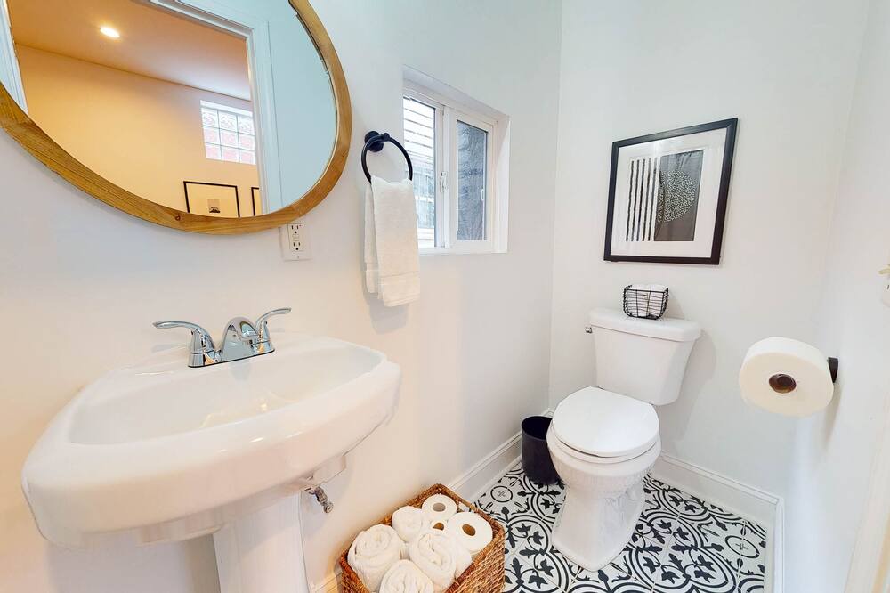 Photo of Bathroom in Smoketown Jackson