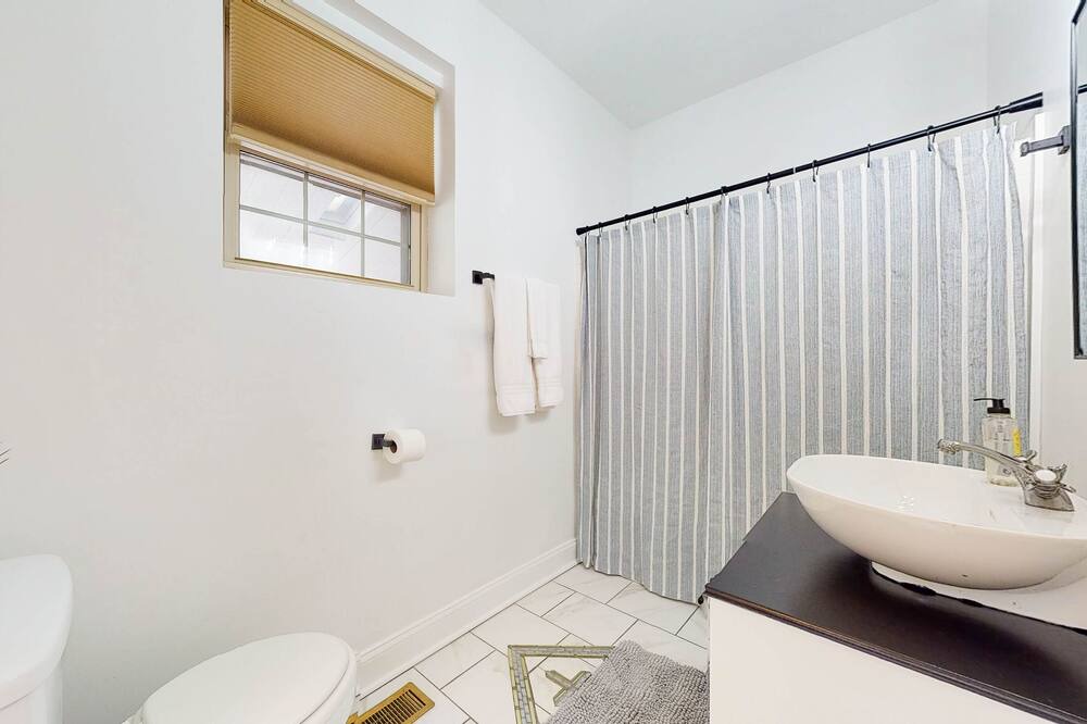 Photo of Bathroom in Smoketown Jackson