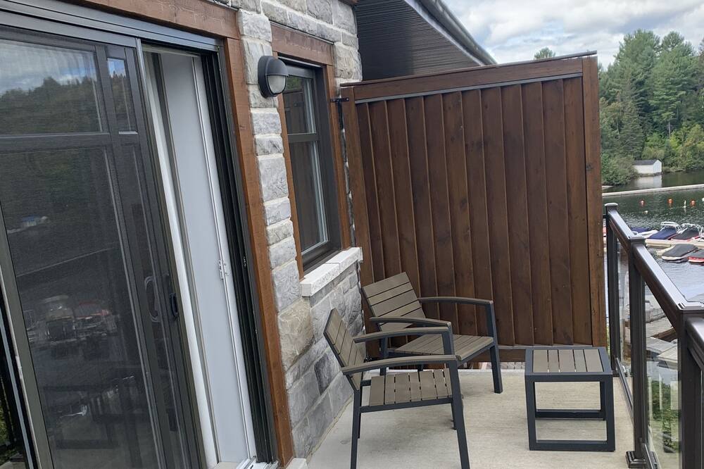 Photo of Patio Balcony in Sainte-Marguerite-du-Lac-Masson