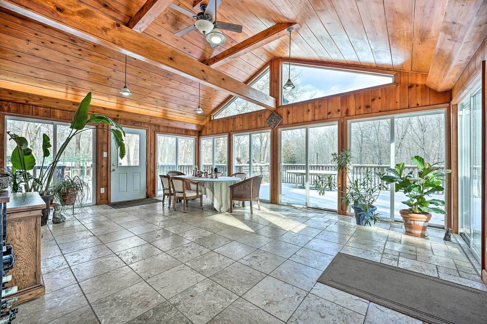 Photo of Livingroom in La Porte