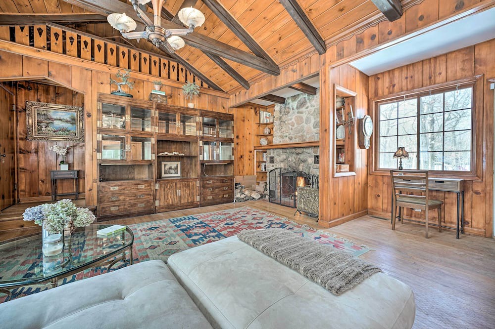 Photo of Livingroom in La Porte