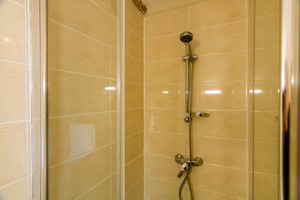 Photo of Bathroom in Mayrac