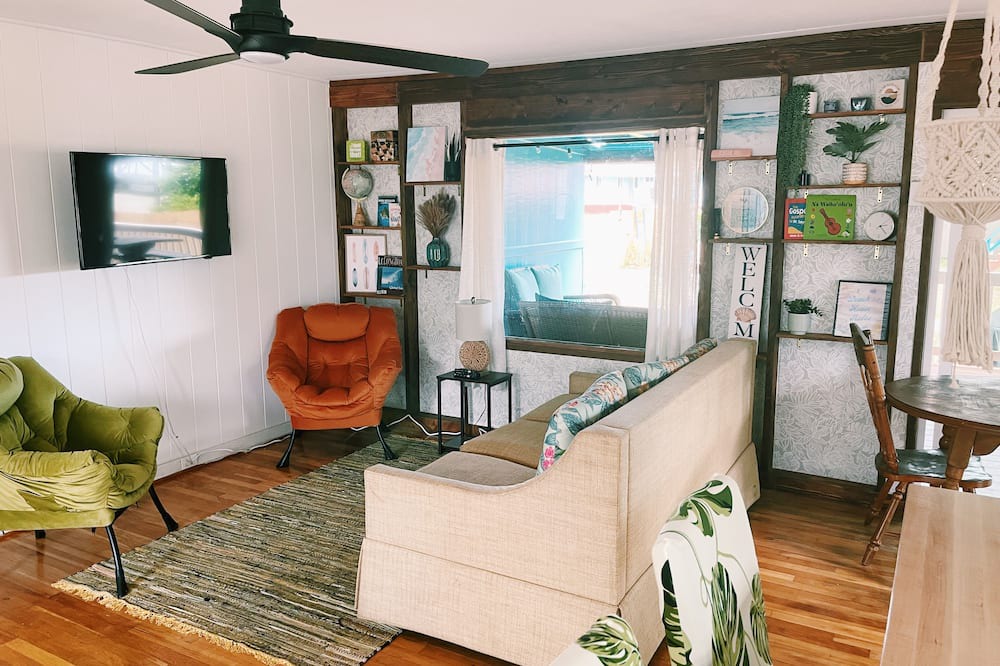 Photo of Livingroom in Waianae