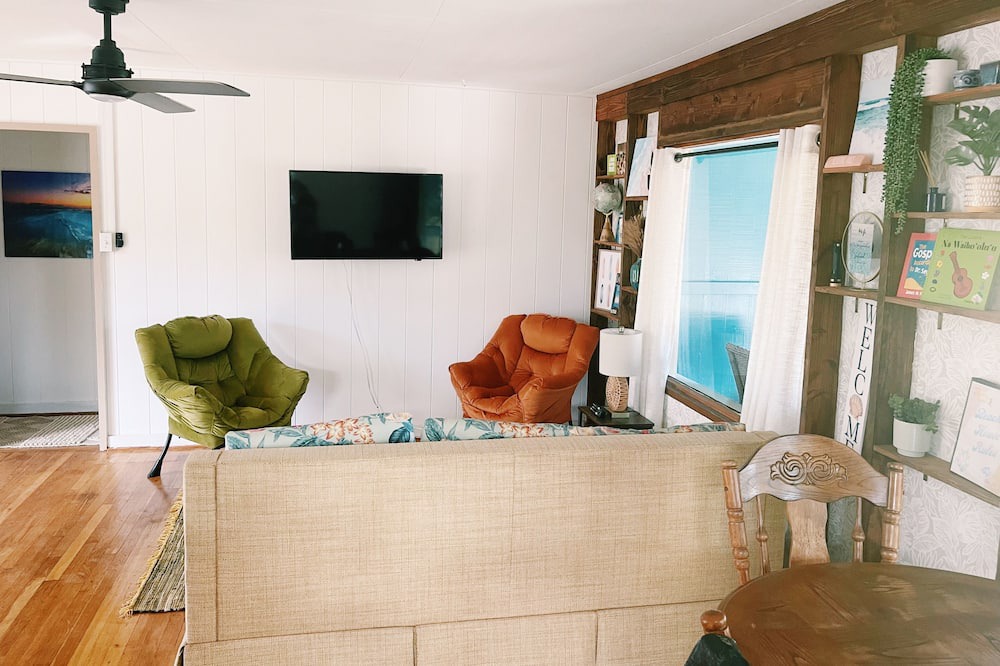 Photo of Livingroom in Waianae
