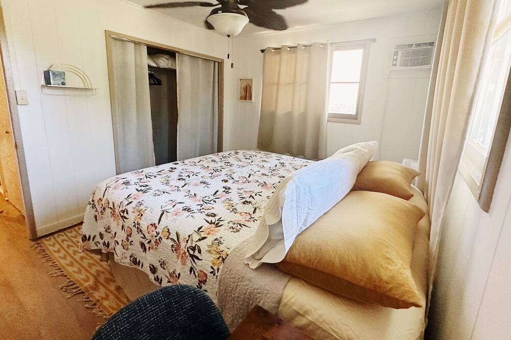 Photo of Bedroom in Waianae