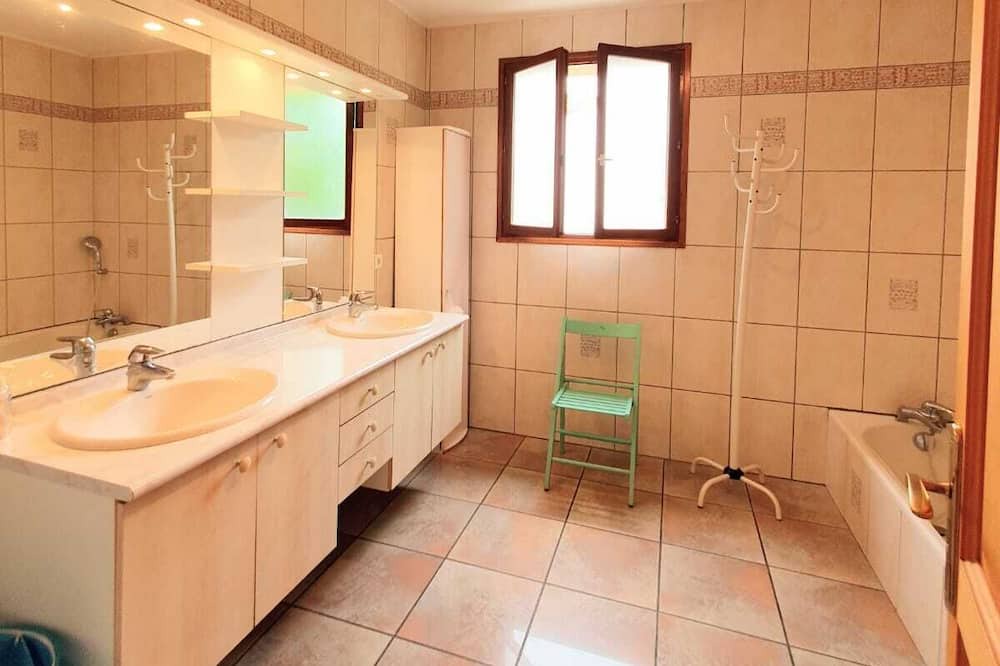 Photo of Bathroom in Prompsat