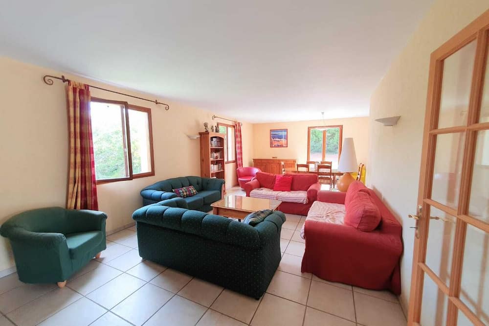 Photo of Livingroom in Prompsat