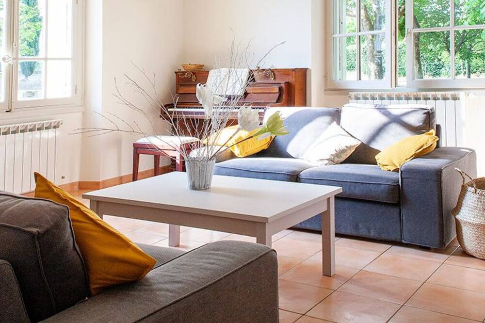 Photo of Livingroom in Cahuzac-sur-Vere