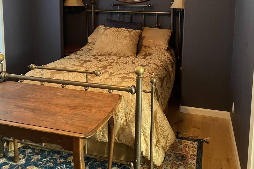 Photo of Bedroom in Crescent