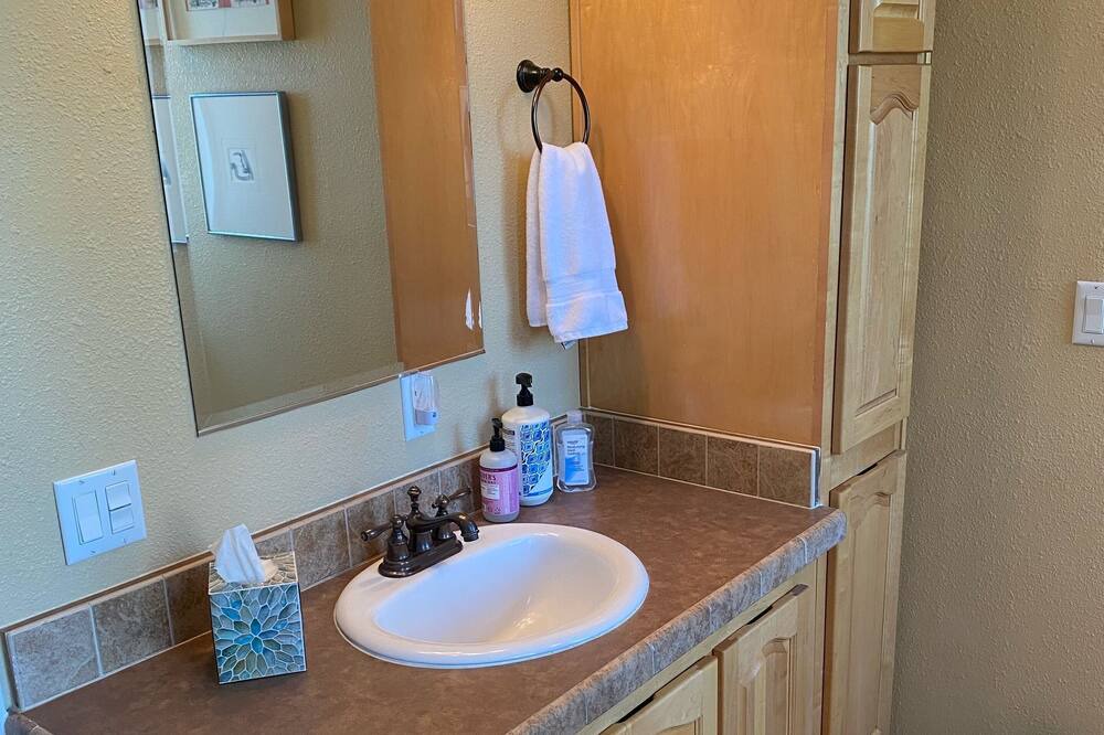 Photo of Bathroom in Crescent