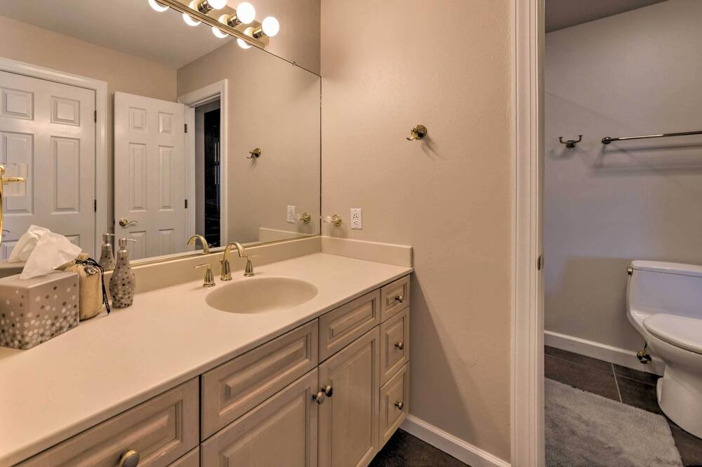Photo of Bathroom in Carbondale