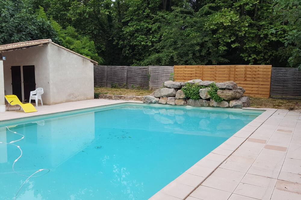 Photo of Outdoor in Saint-Pierre-des-Champs