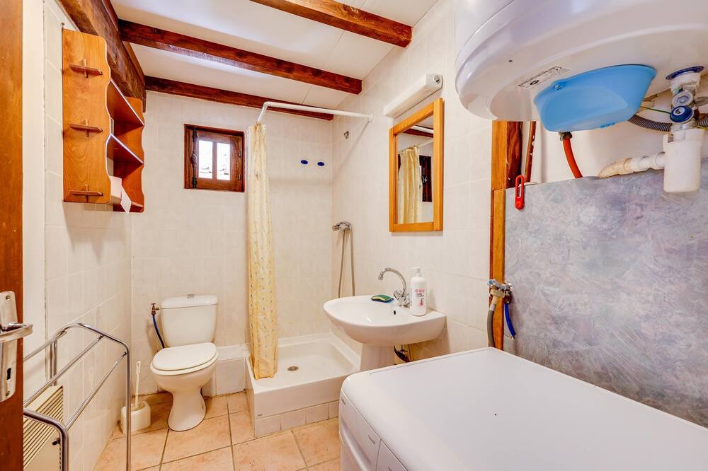 Photo of Bathroom in Saint-Pierre-des-Champs
