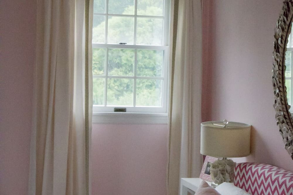 Photo of Bedroom in Quogue