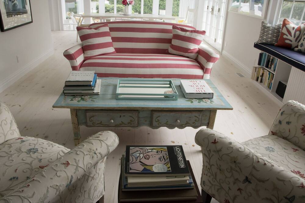 Photo of Livingroom in Quogue
