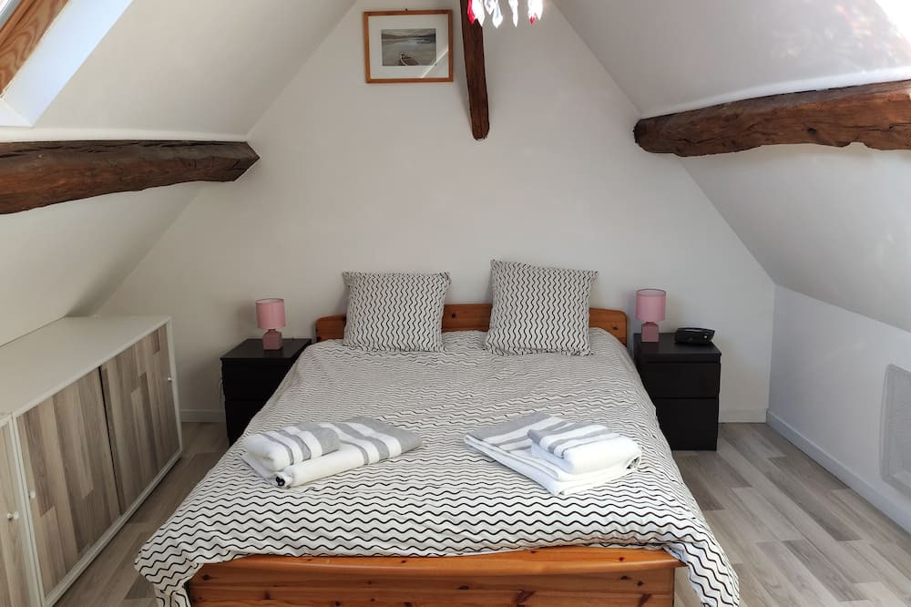 Photo of Bedroom in Montlhery