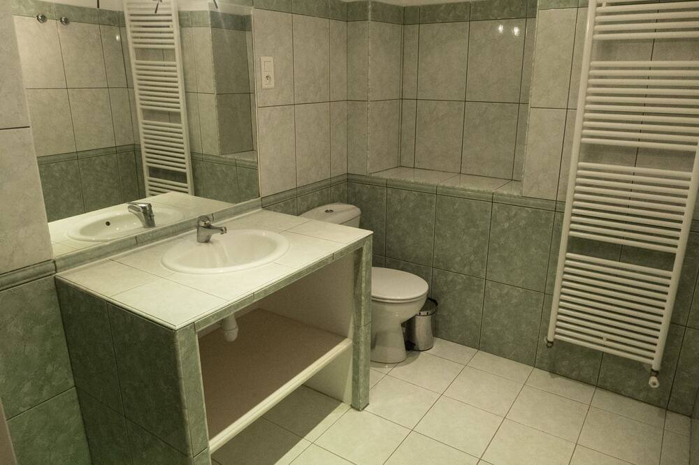 Photo of Bathroom in Gaja-et-Villedieu