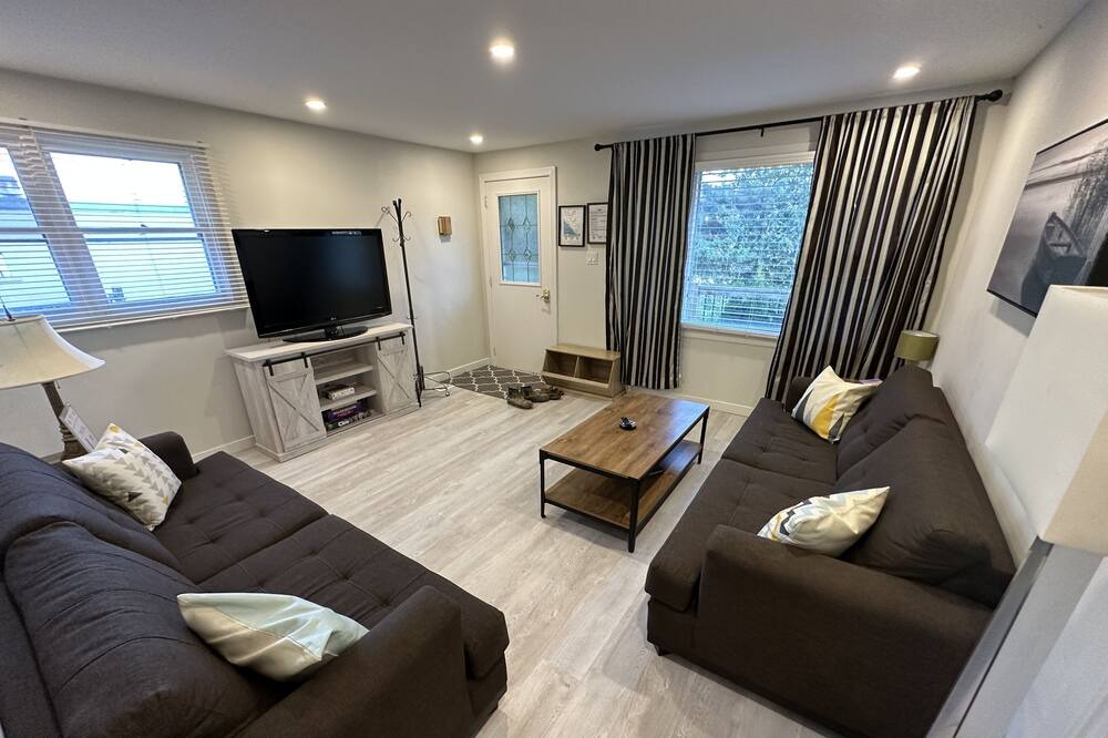 Photo of Livingroom in Pickering