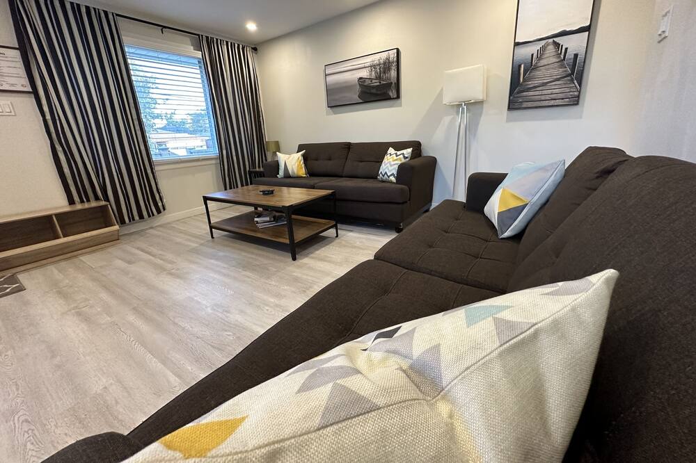 Photo of Livingroom in Pickering