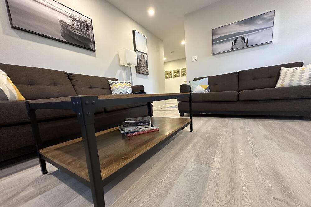 Photo of Livingroom in Pickering