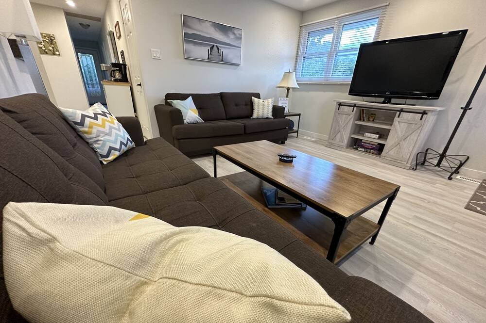 Photo of Livingroom in Pickering