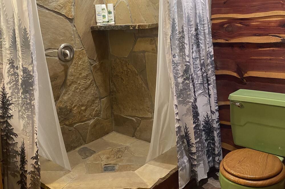 Photo of Bathroom in Oscar