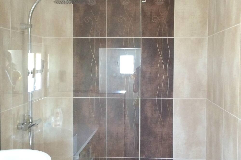 Photo of Bathroom in Montauriol