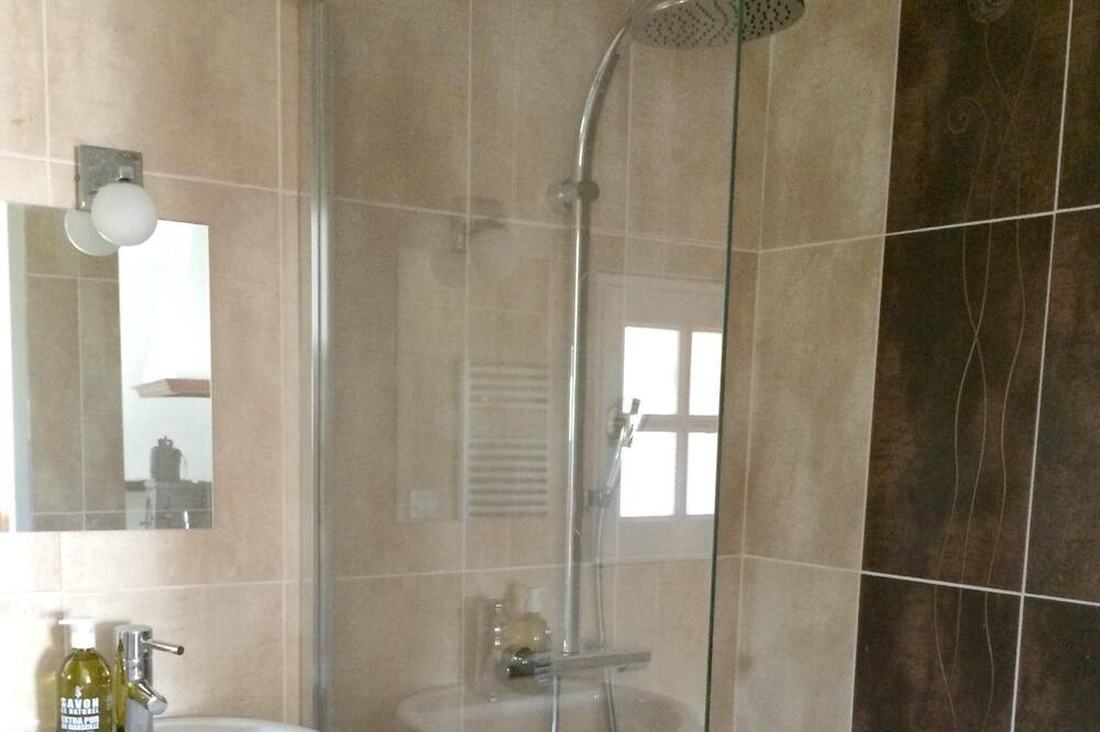 Photo of Bathroom in Montauriol