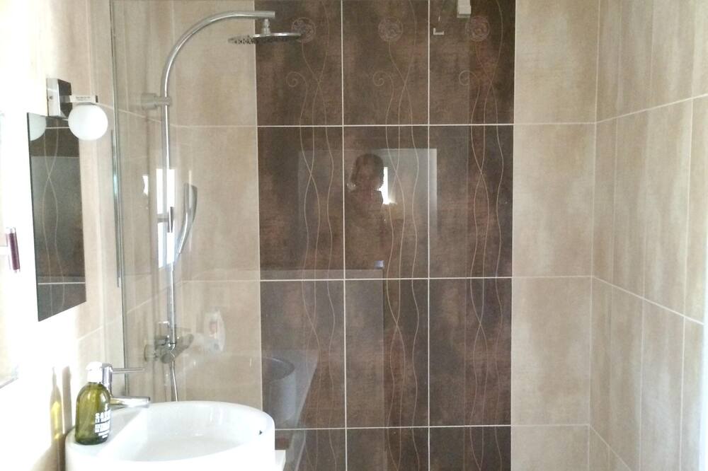 Photo of Bathroom in Montauriol