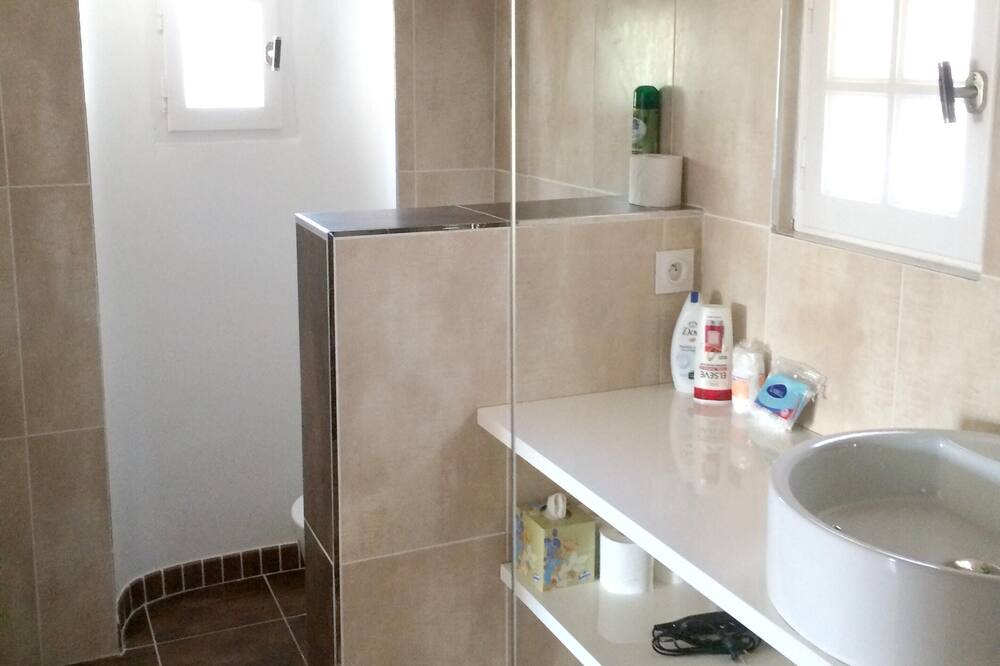 Photo of Bathroom in Montauriol