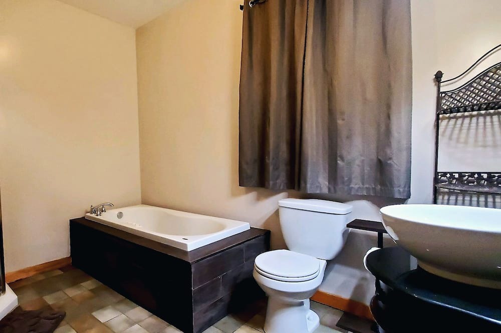 Photo of Bathroom in Round Top