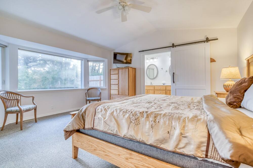 Photo of Bedroom in Beverly Beach