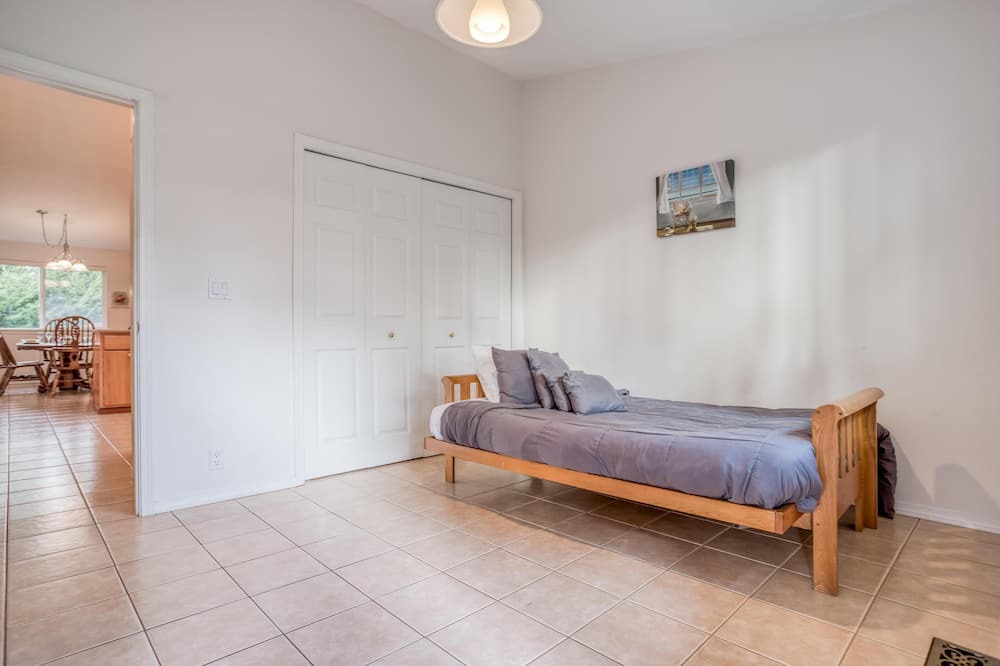 Photo of Bedroom in Beverly Beach