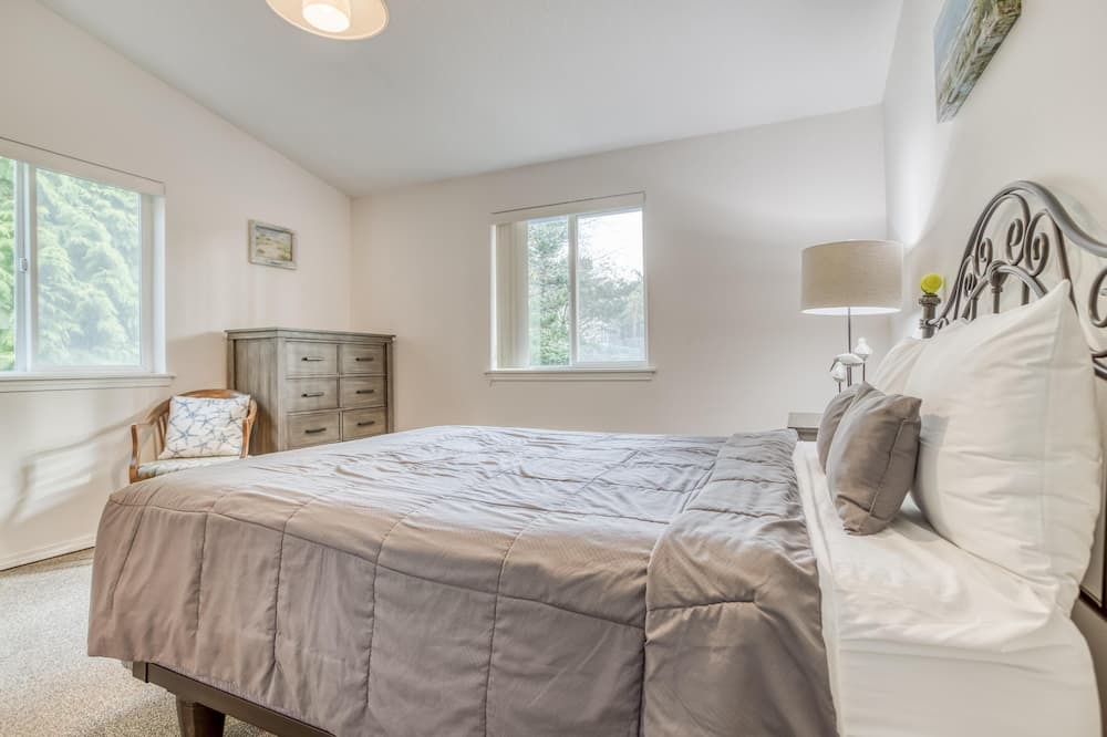 Photo of Bedroom in Beverly Beach