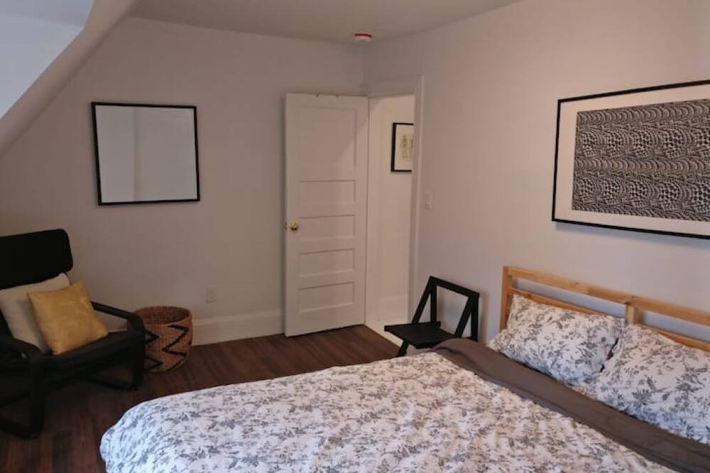 Photo of Bedroom in Church and Wellesley