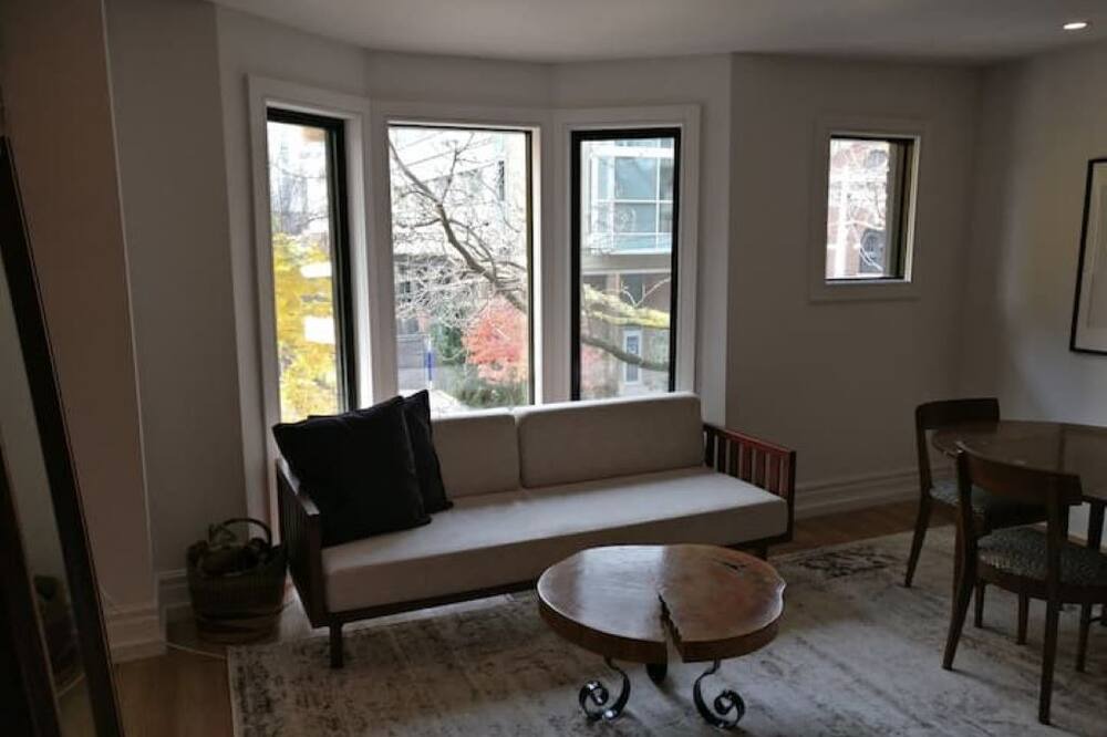 Photo of Livingroom in Church and Wellesley