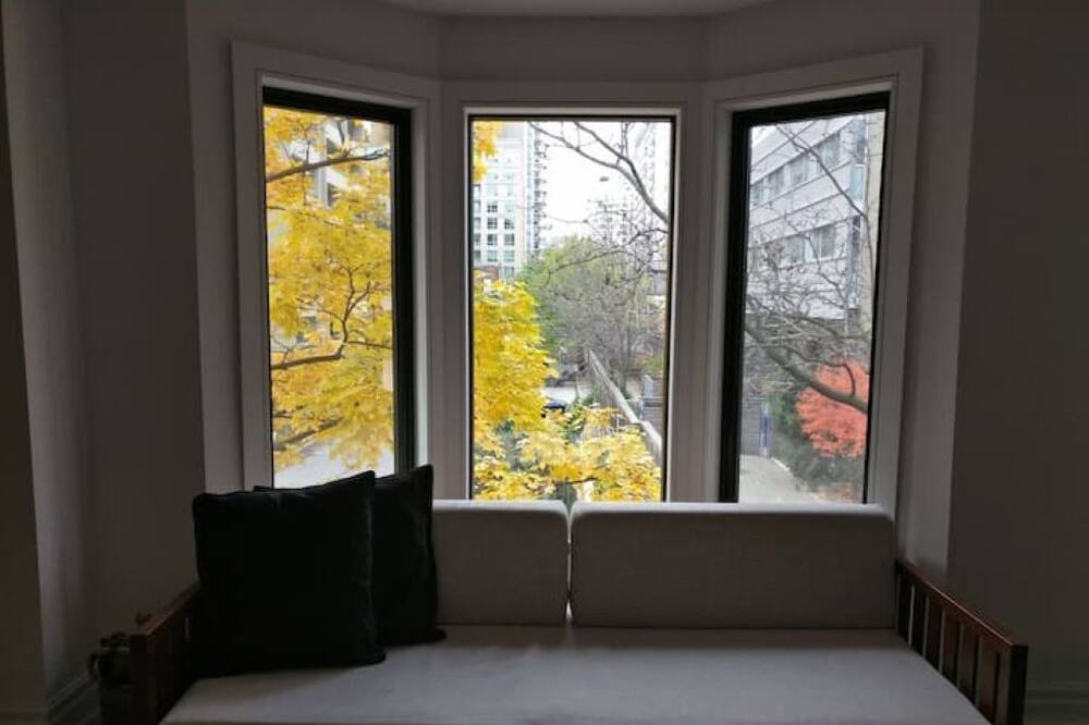 Photo of Livingroom in Church and Wellesley