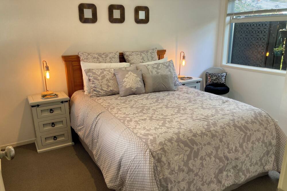 Photo of Bedroom in Otumoetai