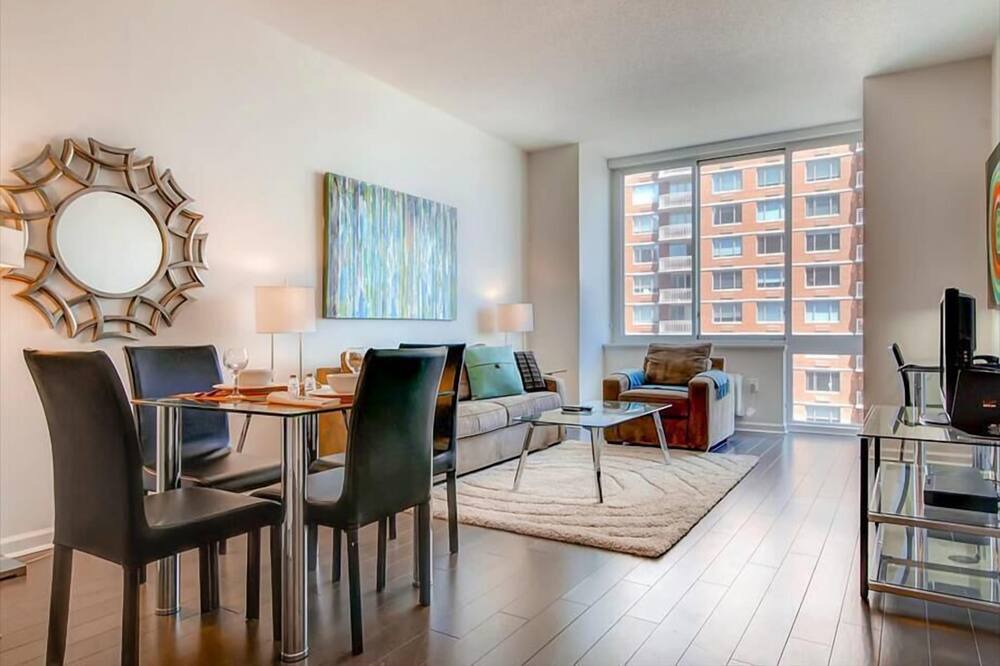 Photo of Livingroom in Hudson Exchange