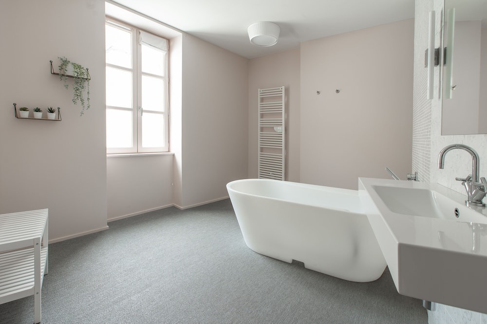 Photo of Bathroom in Beaune City Centre