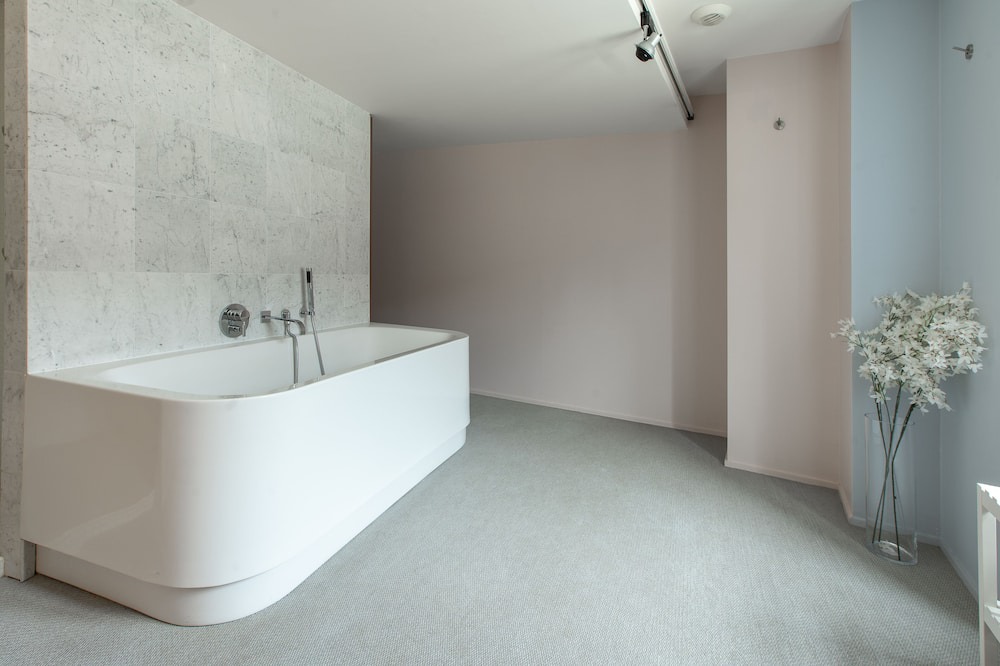 Photo of Bathroom in Beaune City Centre