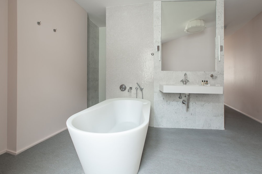 Photo of Bathroom in Beaune City Centre