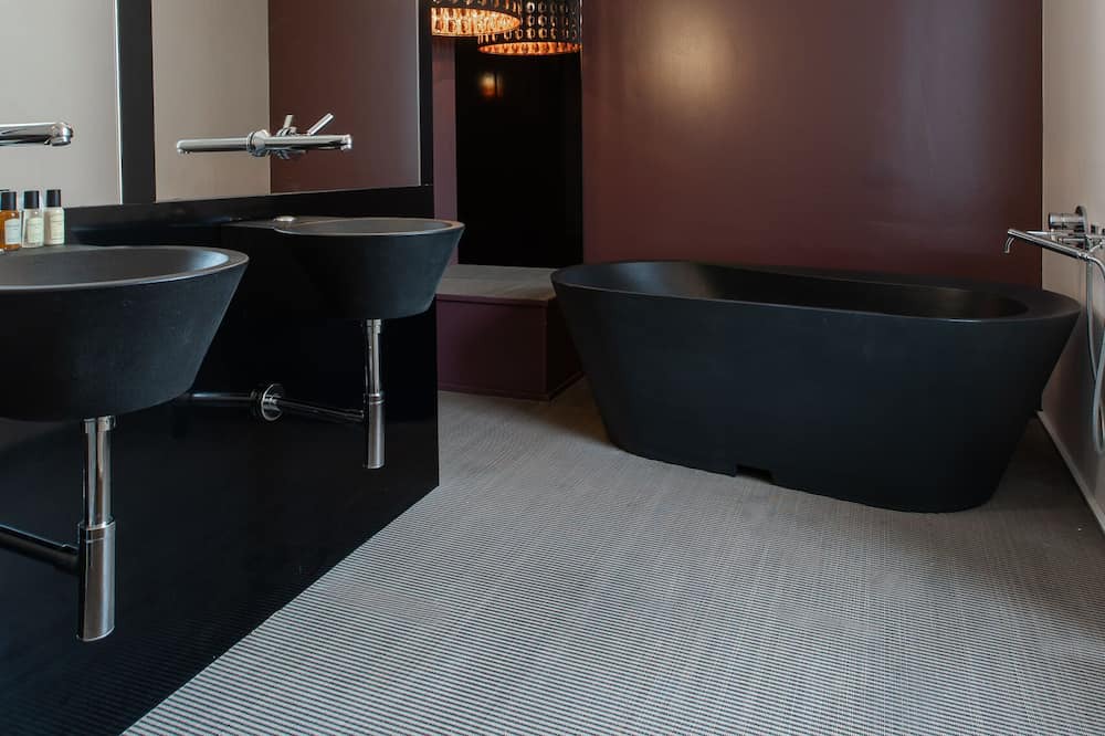 Photo of Bathroom in Beaune City Centre